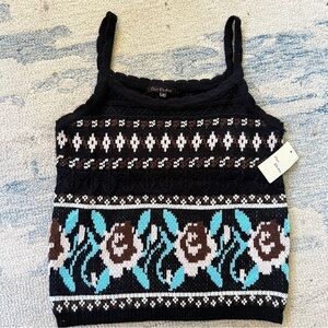 CROCHET CROPPED TANK FLORAL DESIGN SIZE LARGE NWT